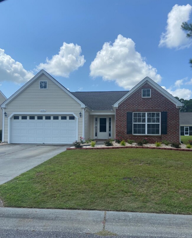 4504 Farm Lake Dr in Myrtle Beach, SC - Foto de edificio - Building Photo