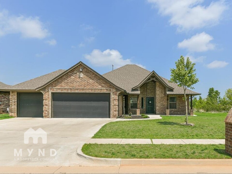 11029 NW 8th St in Yukon, OK - Building Photo