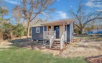 100 Ross St in Huntsville, TX - Building Photo - Building Photo