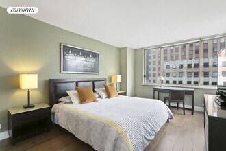 350 W 50th St in New York, NY - Foto de edificio - Building Photo