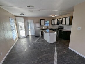 5807 Cherry Park in Austin, TX - Foto de edificio - Building Photo