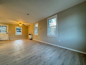 372 Rubber Ave in Naugatuck, CT - Building Photo - Building Photo