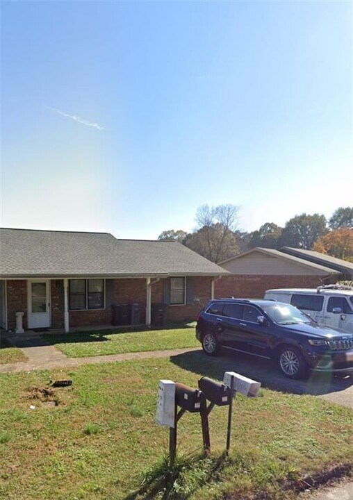 39 Hannon Way in Cartersville, GA - Building Photo