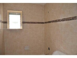 5720 SW 36th Ct in Davie, FL - Foto de edificio - Building Photo