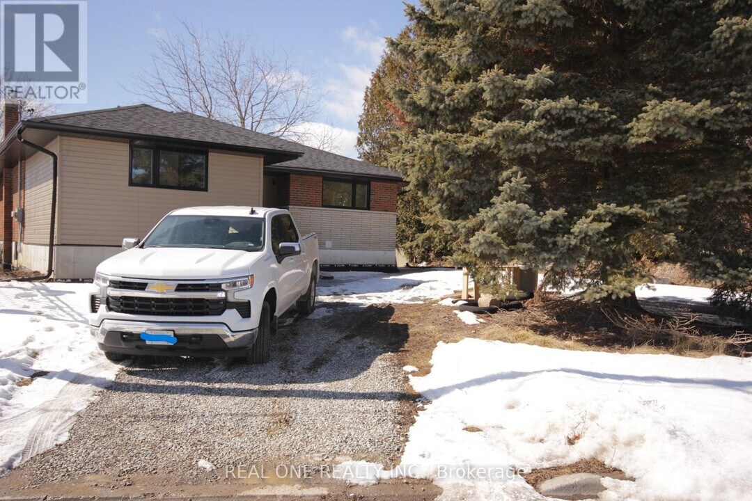 1162 Nelson St in Oshawa, ON - Building Photo