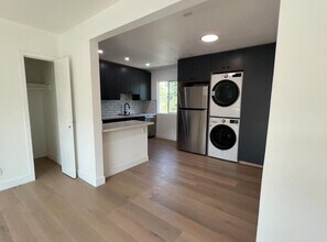 2714 Queen St, Unit 4 in Los Angeles, CA - Building Photo - Building Photo