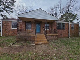 4411 NW Kenwood Dr in Huntsville, AL - Building Photo