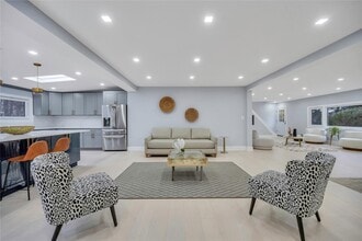 503 Bayville Rd in Locust Valley, NY - Building Photo - Building Photo