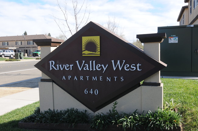 River Valley West in Yuba City, CA - Foto de edificio - Building Photo