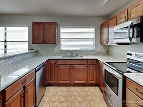 860 N Lake Sterling Ct in Casselberry, FL - Building Photo - Building Photo