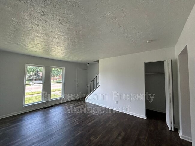 957 Taylorsview Dr in Vandalia, OH - Building Photo - Building Photo