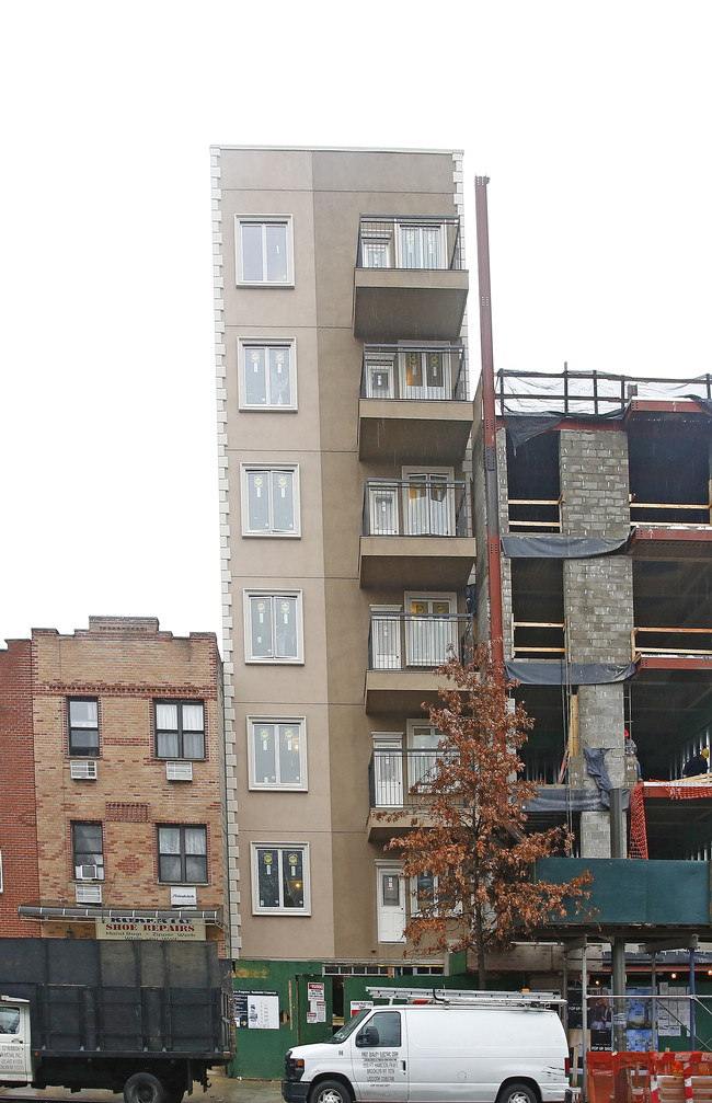 816 Myrtle Ave in Brooklyn, NY - Building Photo - Building Photo