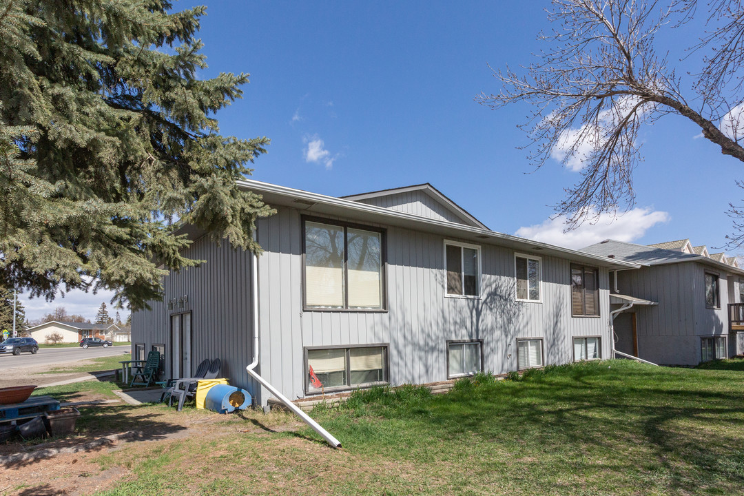 332 2 Ave in Strathmore, AB - Building Photo