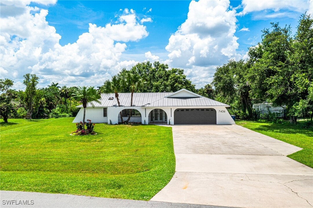 7436 Dana Lin Cir in North Fort Myers, FL - Building Photo