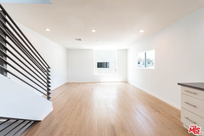 758 N Ridgewood Pl in Los Angeles, CA - Building Photo - Building Photo