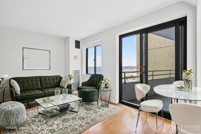 394 Ocean Ave, Unit 701 in Revere, MA - Foto de edificio - Building Photo