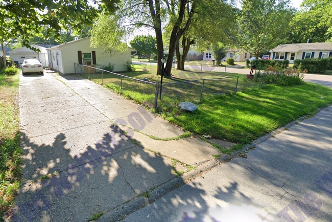 1806 Southwood Dr in Champaign, IL - Building Photo - Building Photo