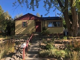 1010 NW Fisk St, Unit Lower in Pullman, WA - Building Photo