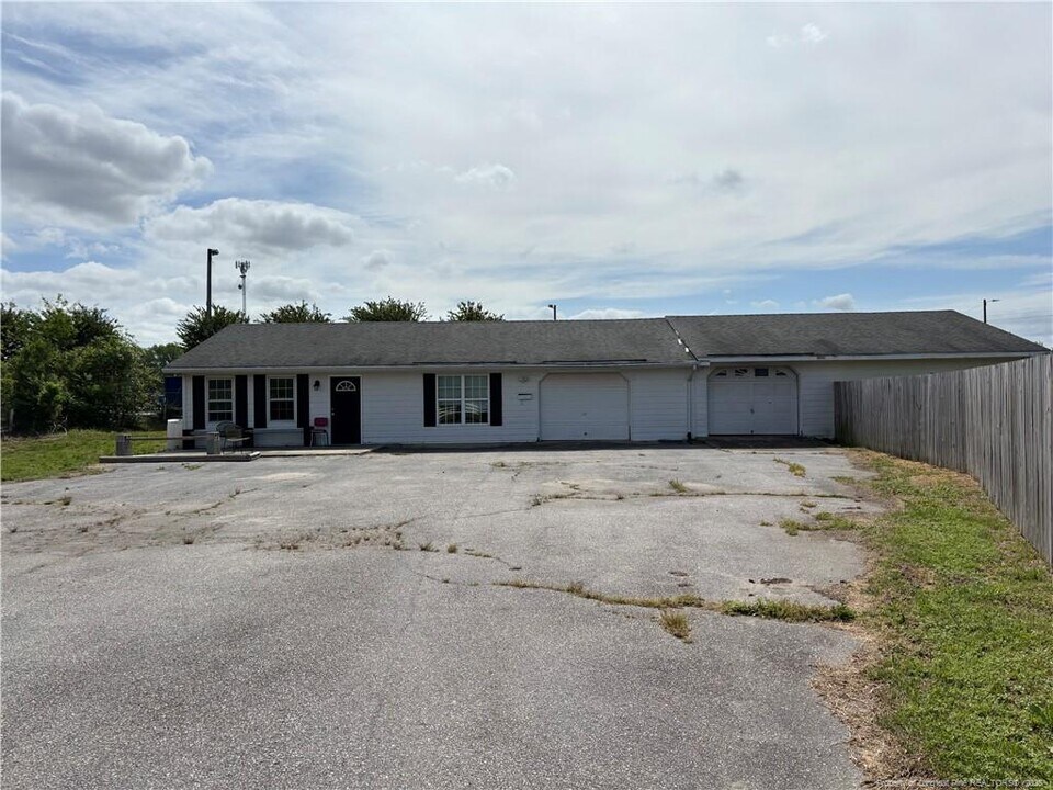 300 Jernigan Rd in Dunn, NC - Building Photo