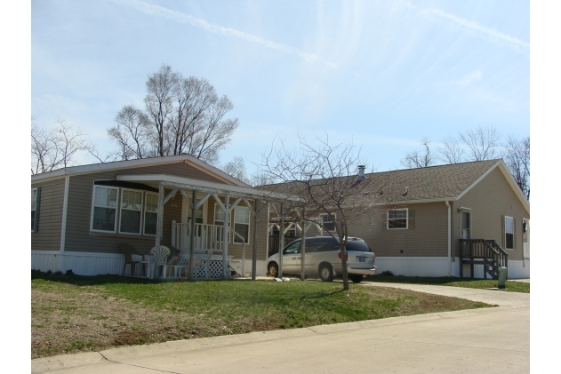 Meadowbrook Golf Estates in Anderson, IN - Foto de edificio - Building Photo