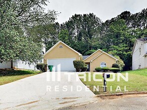 741 Shore Dr in Lithonia, GA - Building Photo - Building Photo