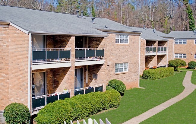 Buford Heights Apartments in Atlanta, GA - Foto de edificio - Building Photo