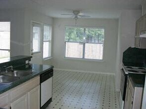10610 Twin Circles Dr in Montgomery, TX - Foto de edificio - Building Photo