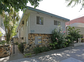 911 28th St Apartments