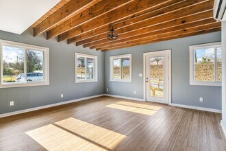 12 New St in Woodfin, NC - Building Photo - Building Photo