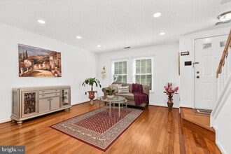 4870 Dorsey Hall Dr in Ellicott City, MD - Building Photo - Building Photo