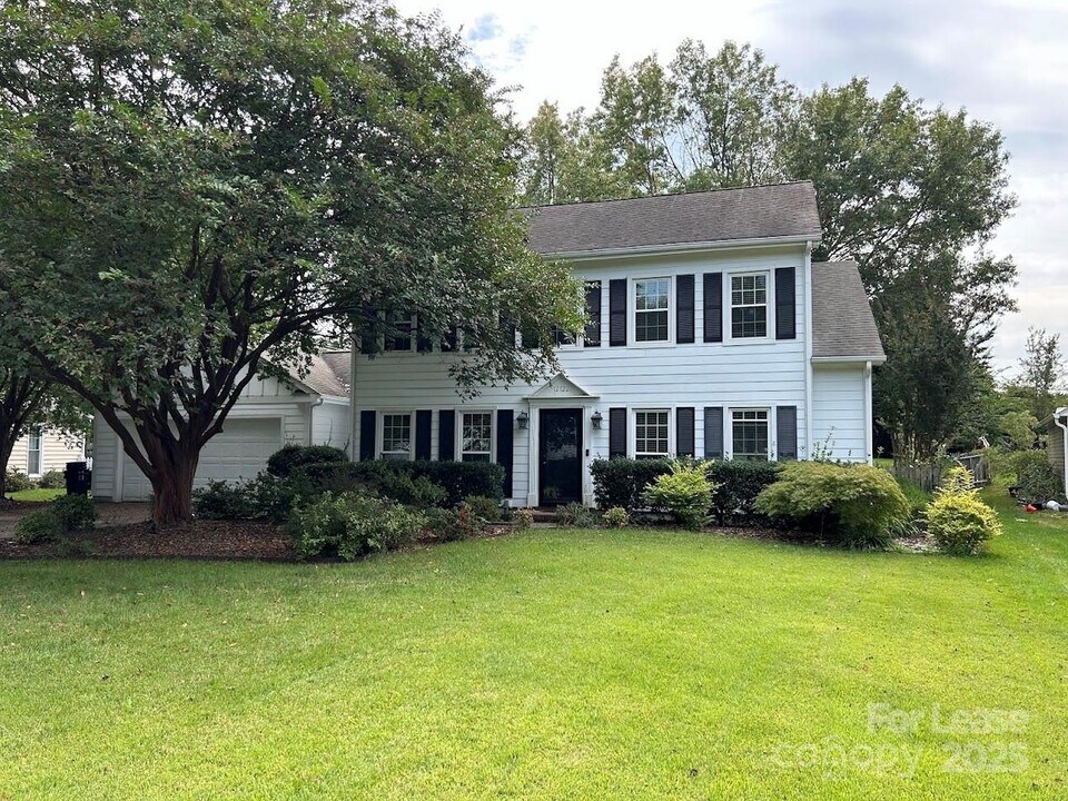 12122 Parks Farm Ln in Charlotte, NC - Foto de edificio