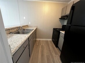 5850 Century Oaks Dr in Fayetteville, NC - Building Photo - Building Photo