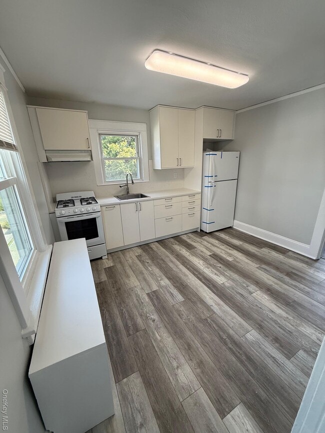 11 North St in Glen Cove, NY - Building Photo - Building Photo