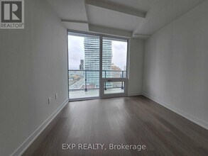 448 Burnhamthorpe Rd W in Mississauga, ON - Building Photo - Building Photo