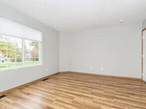 13126 Murdock Terrace in Eden Prairie, MN - Building Photo - Building Photo