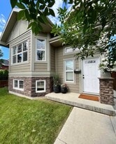 203 Meadows Boulevard in Saskatoon, SK - Building Photo