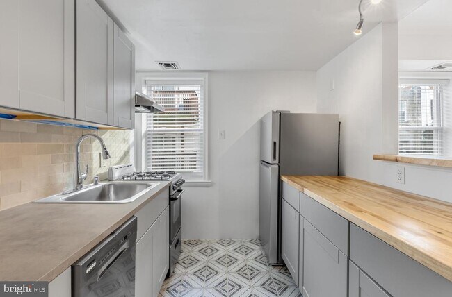 722 S 22nd St-Unit -2R in Philadelphia, PA - Building Photo - Building Photo