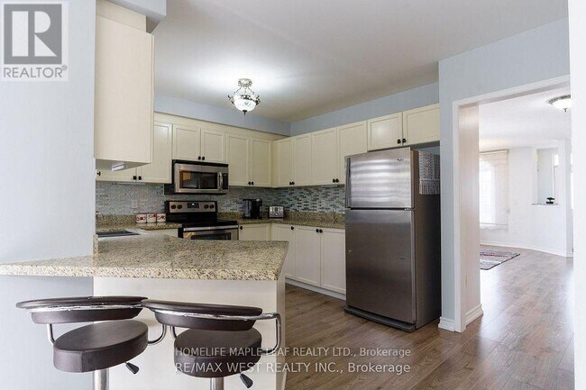 11 Nina Pl in Brampton, ON - Building Photo - Building Photo
