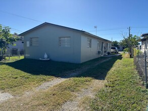 1123 NW 11th St-Unit -1123 in Homestead, FL - Building Photo - Building Photo