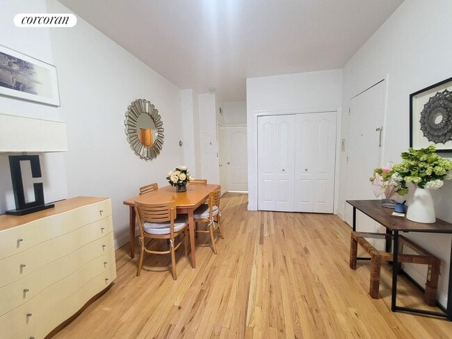 344 E 51st St in New York, NY - Building Photo - Building Photo