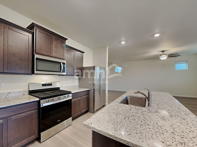 1307 W 15th Ave in La Center, WA - Building Photo - Building Photo