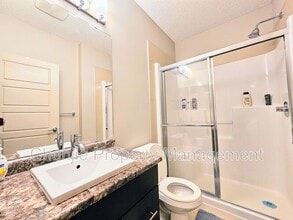 1144 Adamson Dr SW in Edmonton, AB - Building Photo - Building Photo