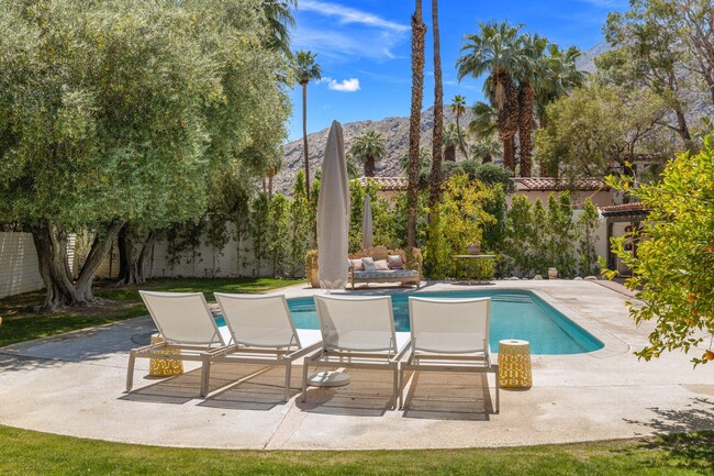 property at 435 W Veredasur