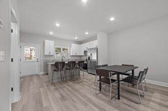 9th + Forbes Luxury Student Living in Greenville, NC - Foto de edificio - Building Photo