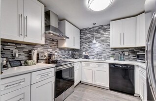 9731 Holly Dr in Everett, WA - Building Photo