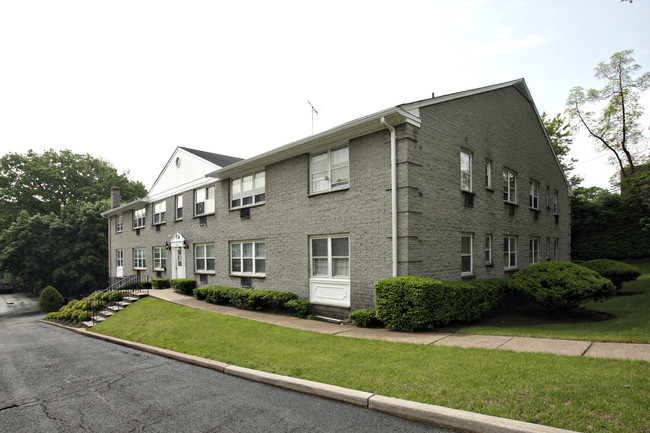 The Cloister Apartments in Ridgewood, NJ - Building Photo - Building Photo