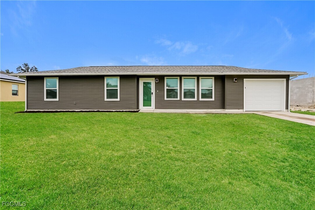 1421 NE 18th Ave in Cape Coral, FL - Building Photo