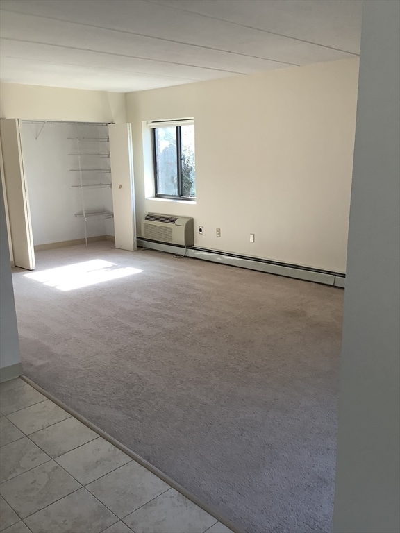 35 Cambridge Rd, Unit #402 in Woburn, MA - Foto de edificio - Building Photo