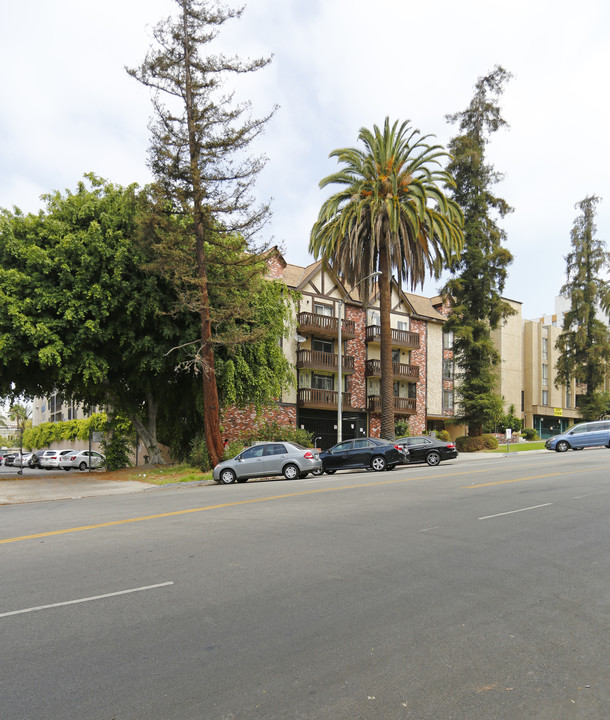 525 S La Fayette Park Pl in Los Angeles, CA - Building Photo