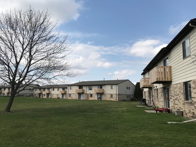 Olive Tree Apartments in Saginaw, MI - Building Photo - Building Photo